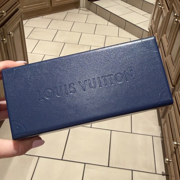 Louis Vuitton Sunglasses Case, box and Ribbon - Picture 5 of 9